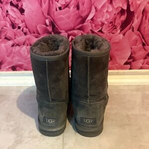 Classic short Ugg boot